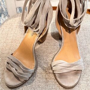 Lucky Brand Light Gray Women's Sandals